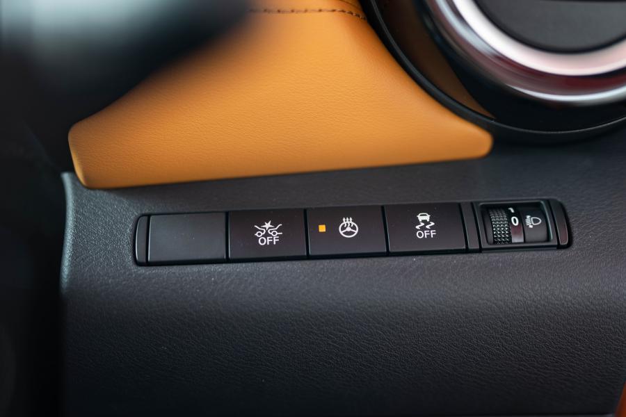 Детали интерьера Nissan Kicks e-POWER 2020 года  (JP) (фото 22 из 38)